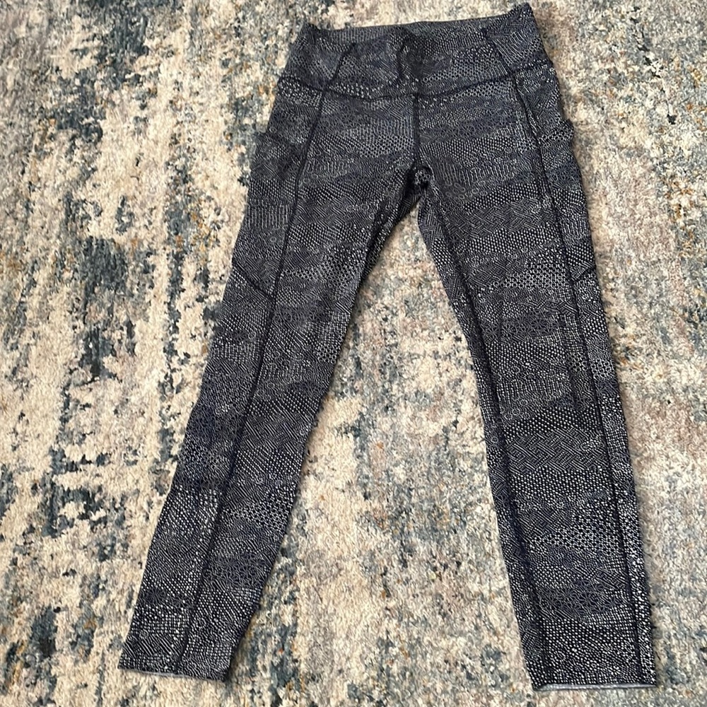 Lululemon high rise tights with pockets
